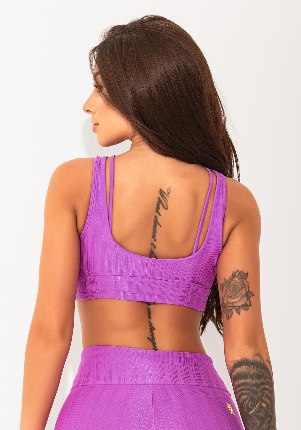Top fitness feminino lilás texturizado cut-out com recortes elegance