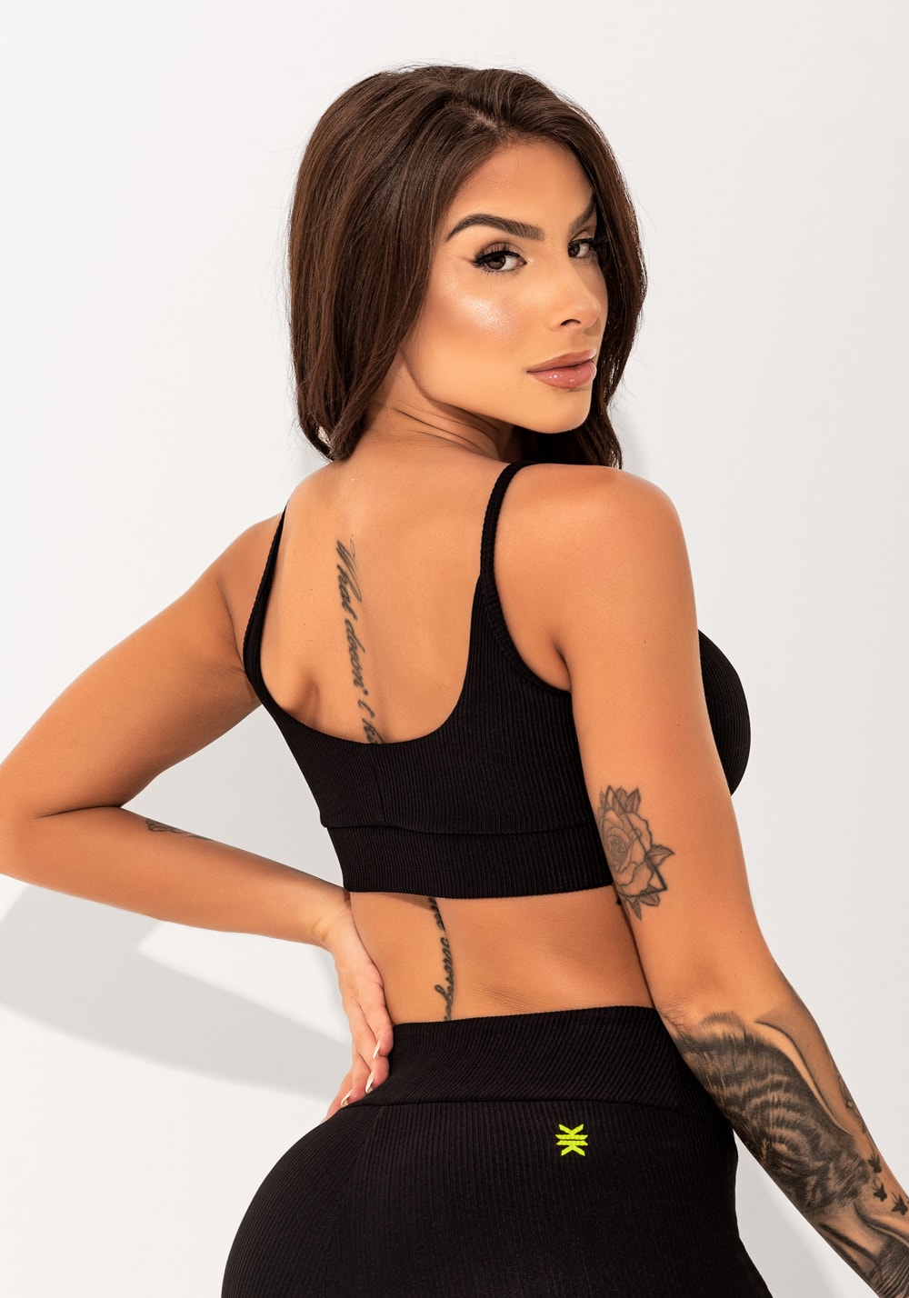 Top fitness feminino preto com bojo canelado elegance