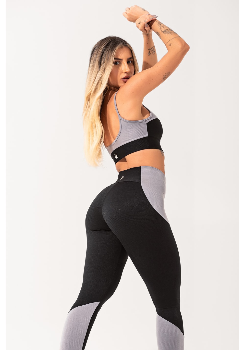 Legging fitness feminina preto e cinza com recortes canelado elegance