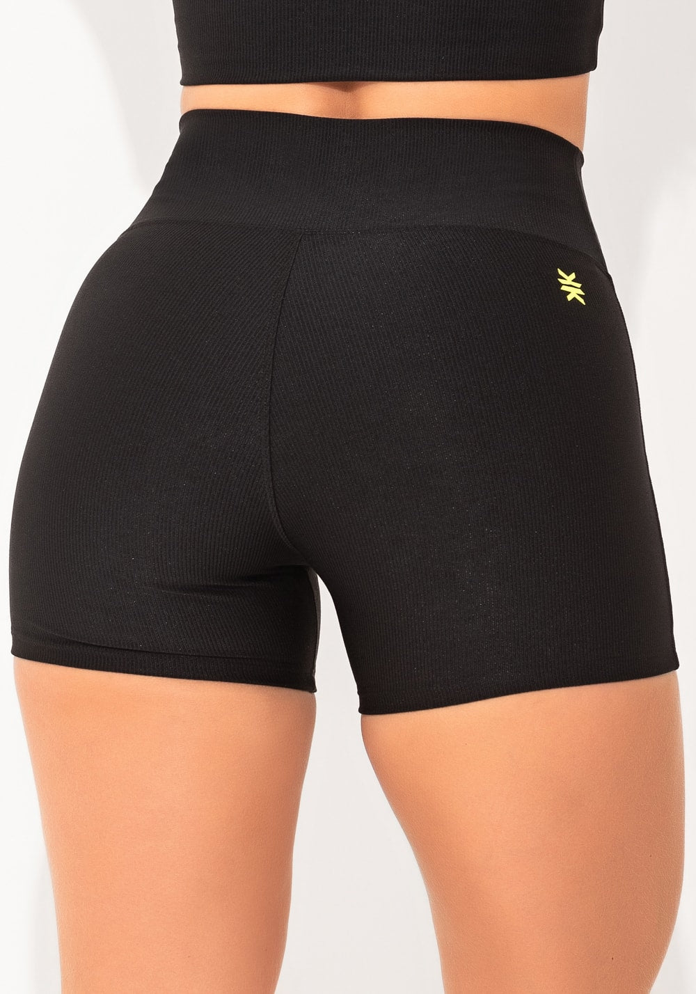 Short fitness feminino preto canelado elegance