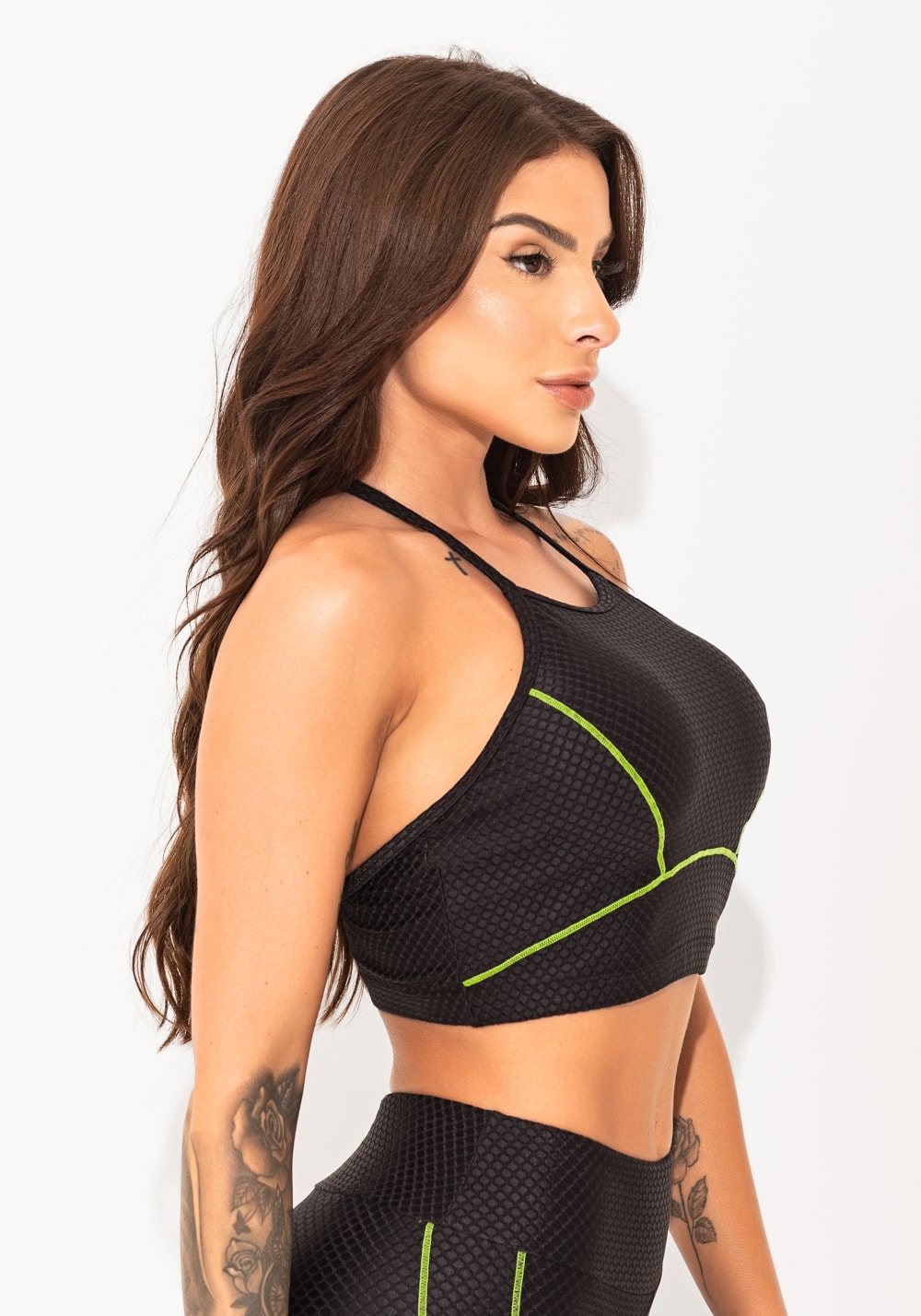 Top fitness feminino preto texturizado com pesponto elegance