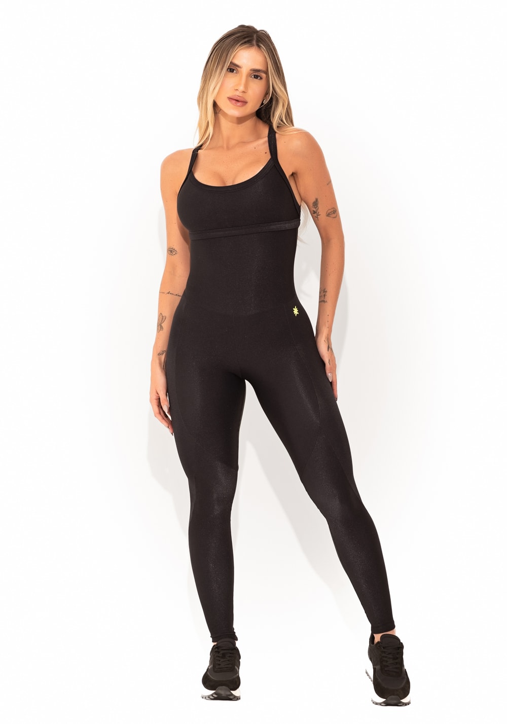 Macacão fitness feminino preto canelado com recortes elegance
