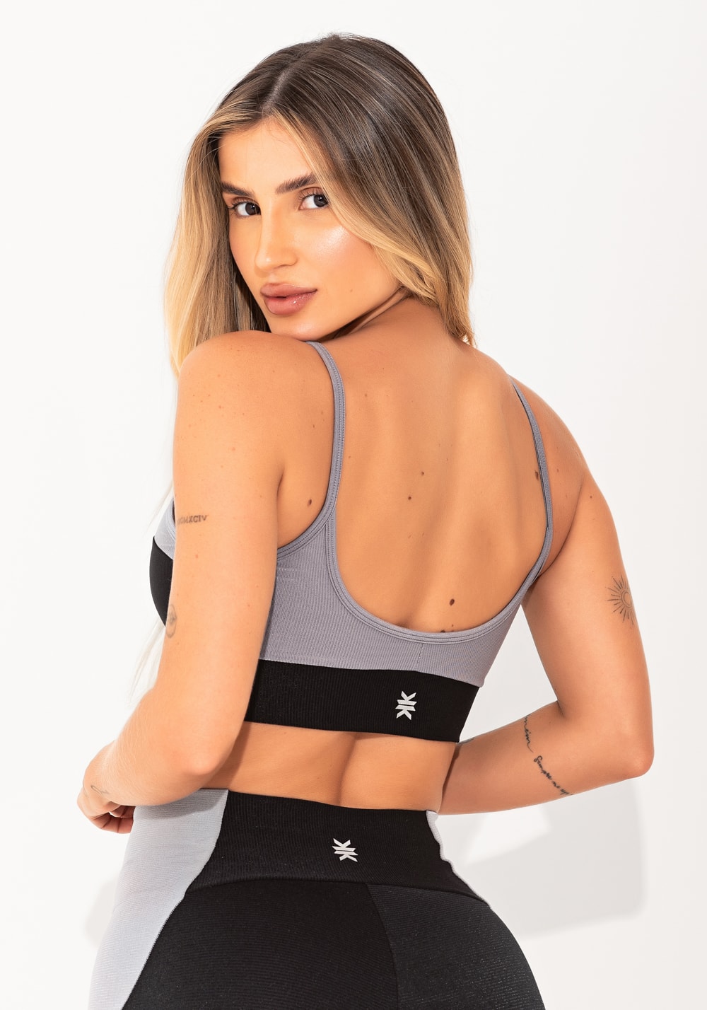Top fitness feminino preto e cinza com bojo canelado elegance