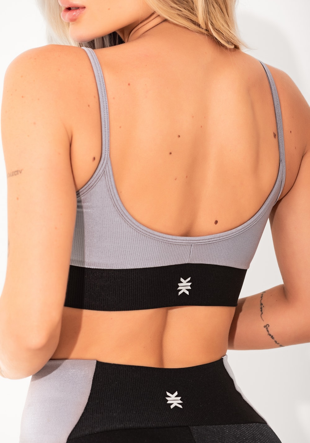 Top fitness feminino preto e cinza com bojo canelado elegance
