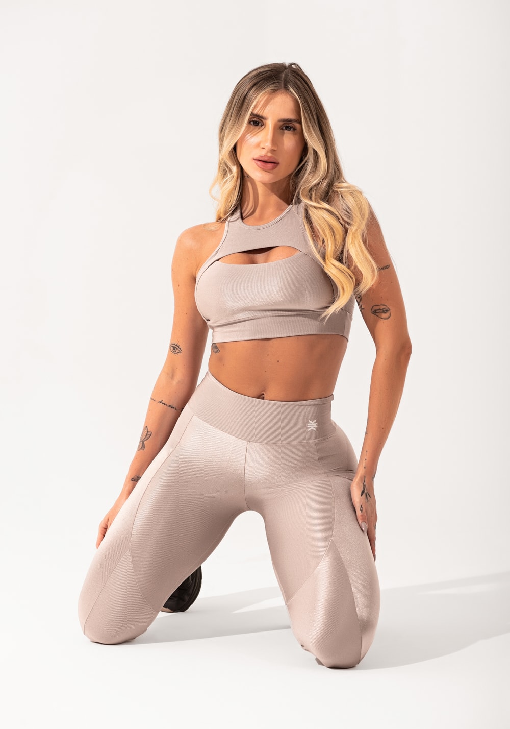 Top fitness feminino nude canelado cut-out elegance