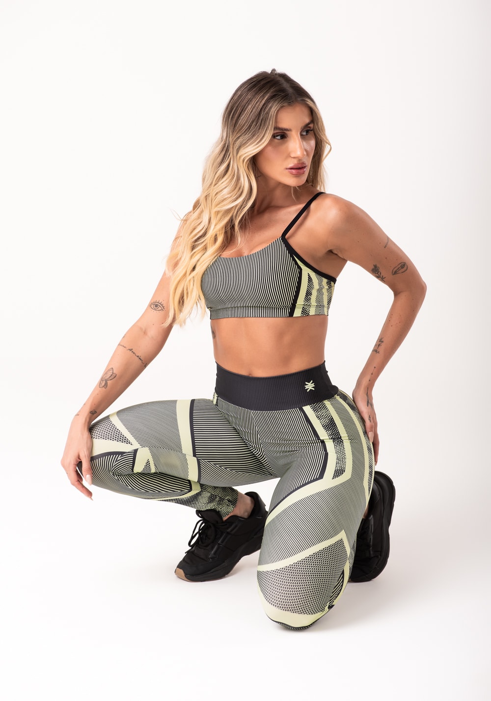 Top fitness feminino com bojo estampado strong verde printed