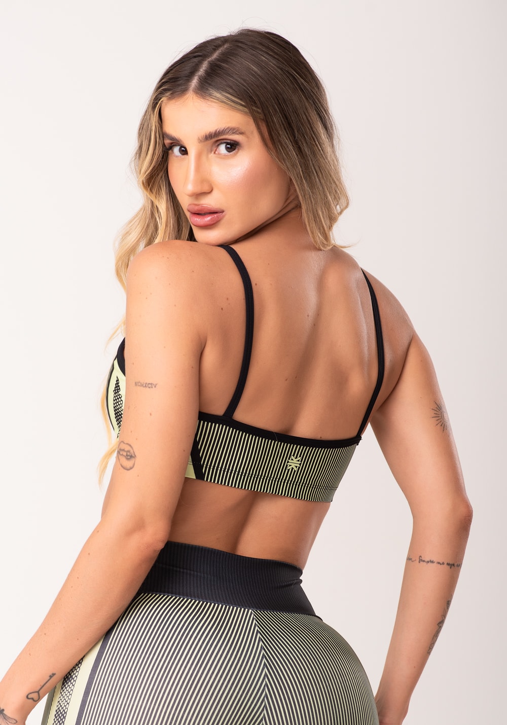 Top fitness feminino com bojo estampado strong verde printed