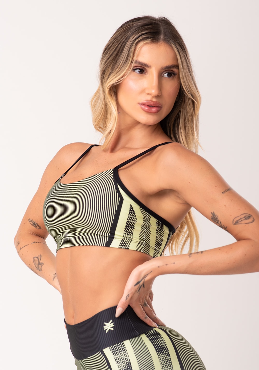 Top fitness feminino com bojo estampado strong verde printed