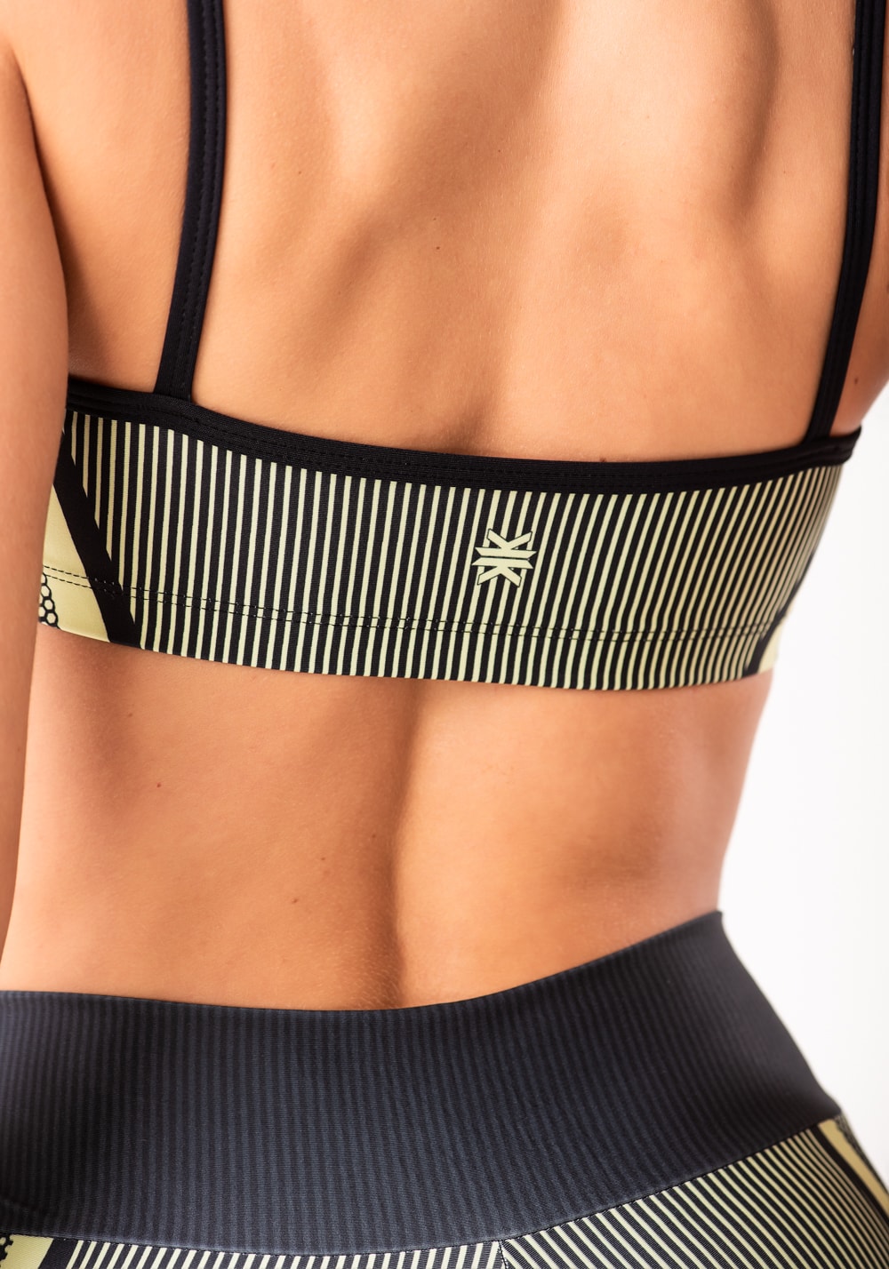 Top fitness feminino com bojo estampado strong verde printed