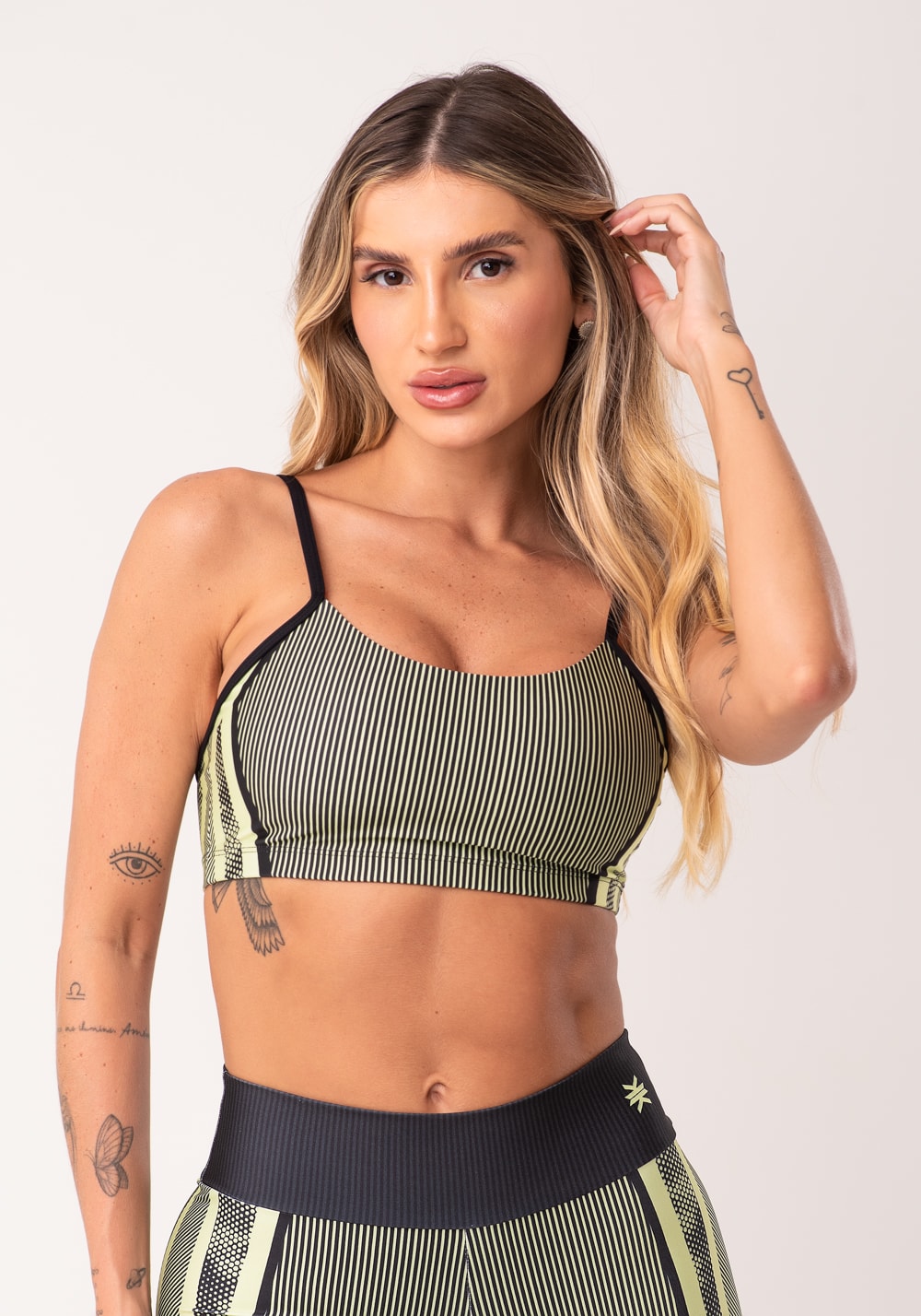 Top fitness feminino com bojo estampado strong verde printed