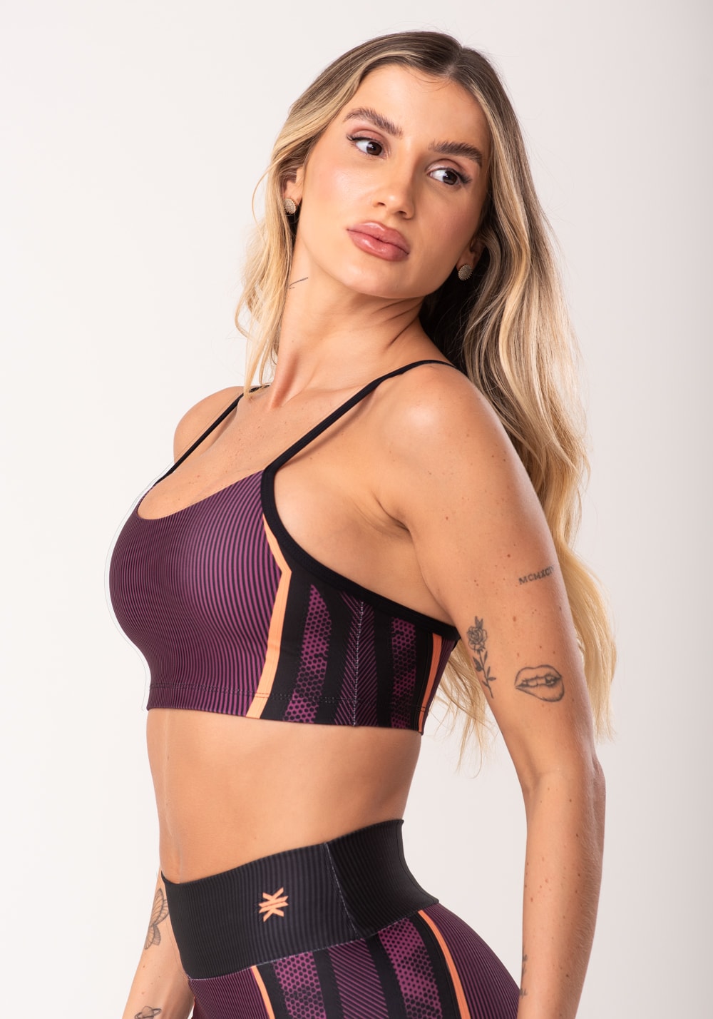 Top fitness feminino com bojo estampado strong rosa printed