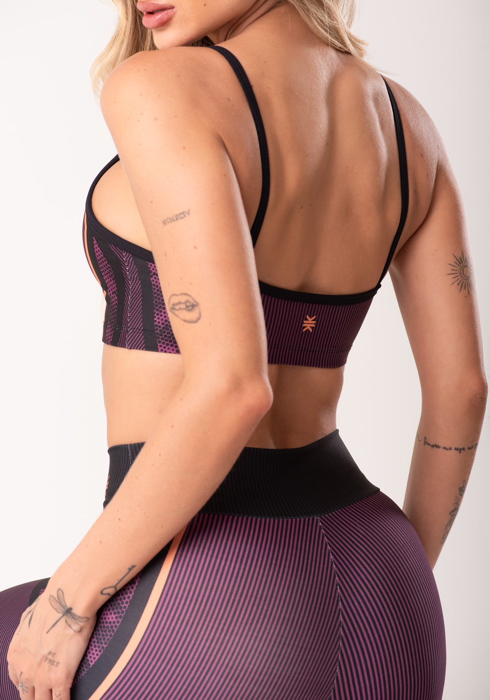 Top fitness feminino com bojo estampado strong rosa printed