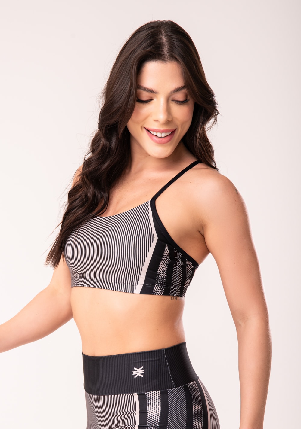 Top fitness feminino com bojo estampado strong nude printed