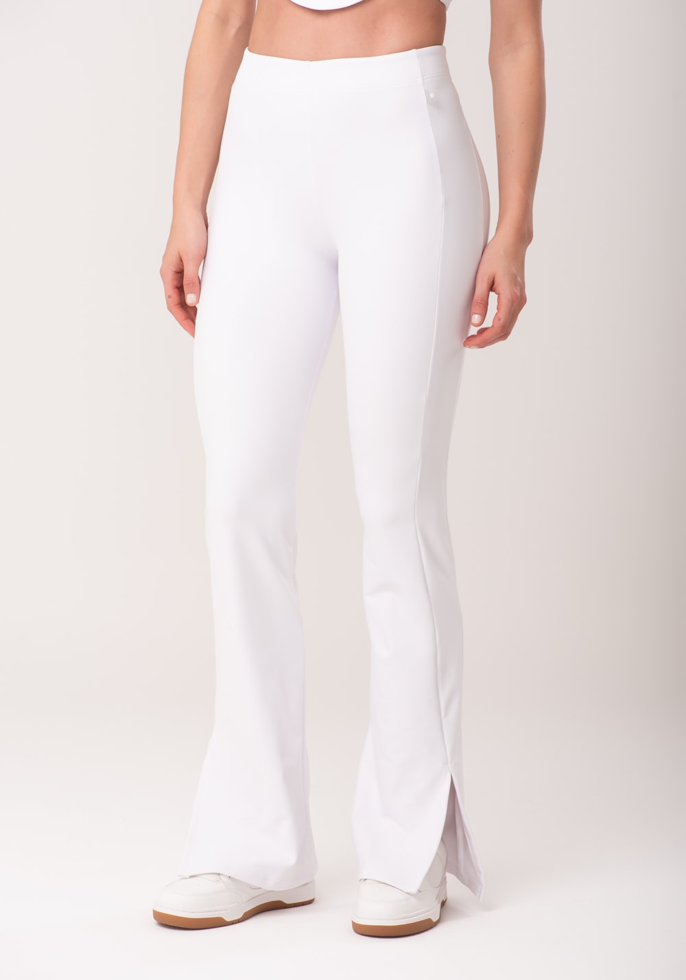 Calça flare branco com fenda new age