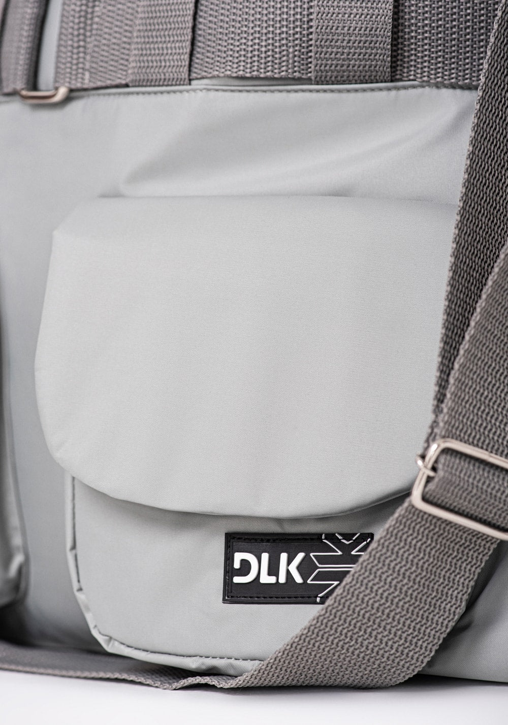 Bolsa transversal cinza claro com 2 bolsos externos