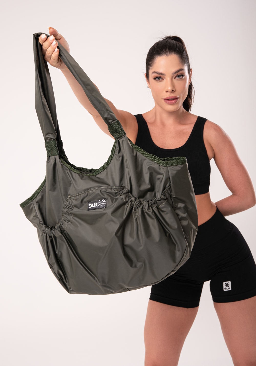 Bolsa de ombro verde militar com bolso externo
