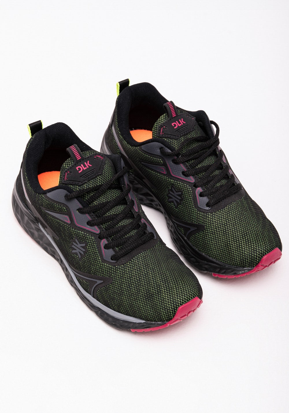 Tênis esportivo feminino preto