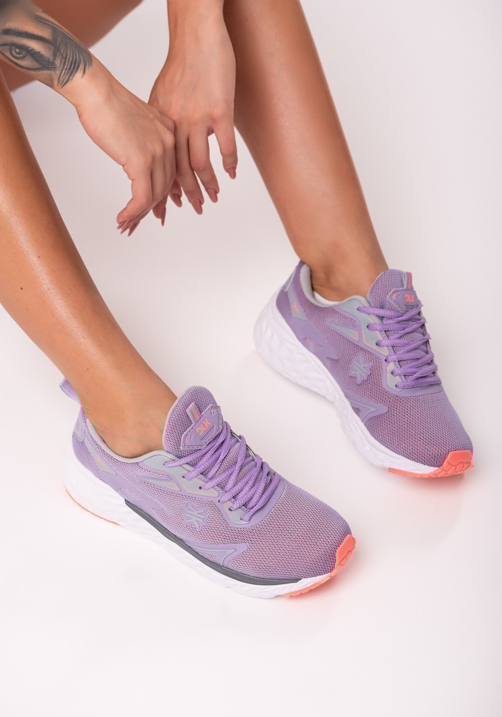 Tênis esportivo feminino lilás