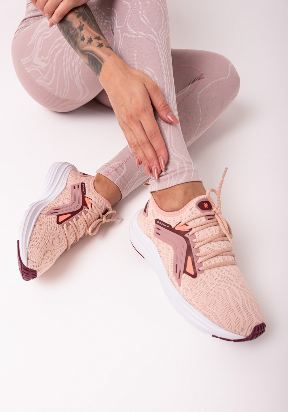 Tênis esportivo feminino rosé