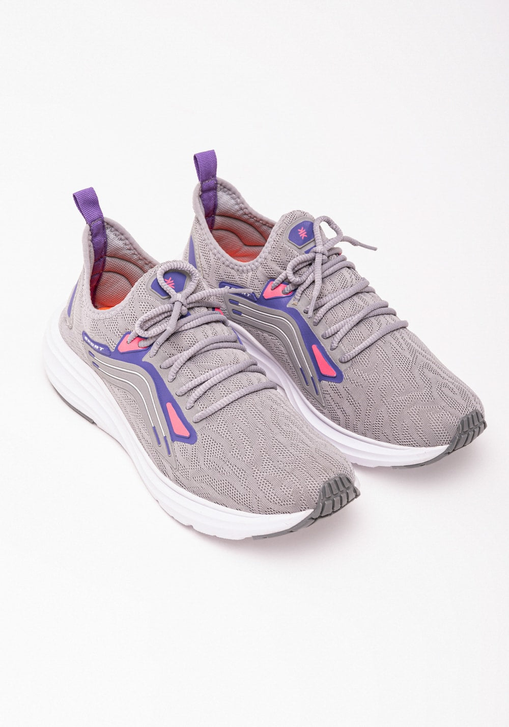 Tênis esportivo feminino cinza