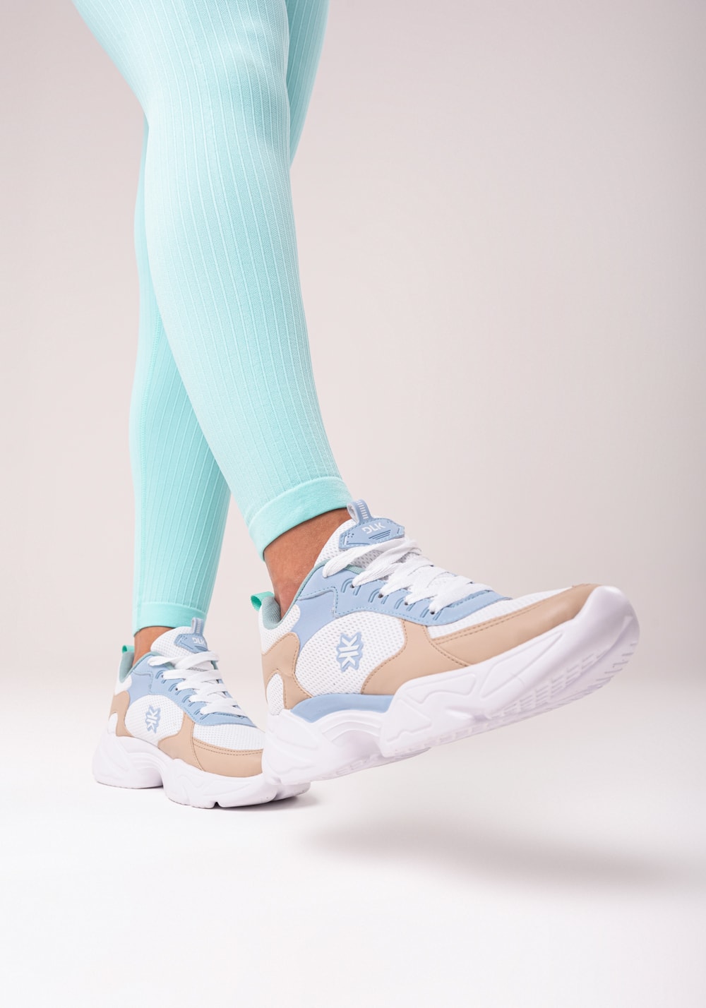 Tênis chunky feminino bege com azul