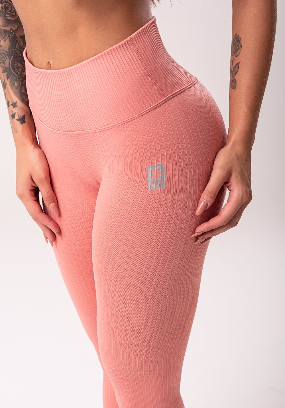 Legging fitness feminina rosé com cós alto e detalhe em v seamless