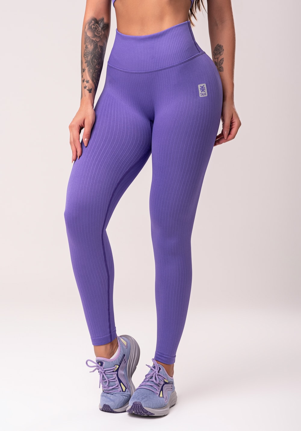 Legging fitness feminina roxo com cós alto e detalhe em v seamless