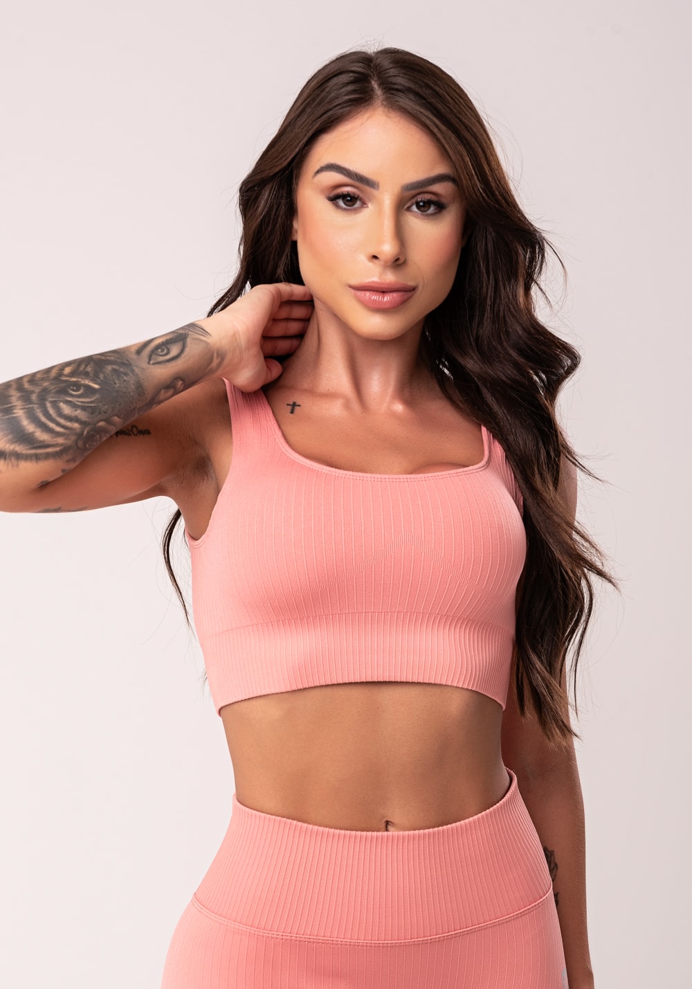Top fitness feminino rosé com bojo e alças largas seamless