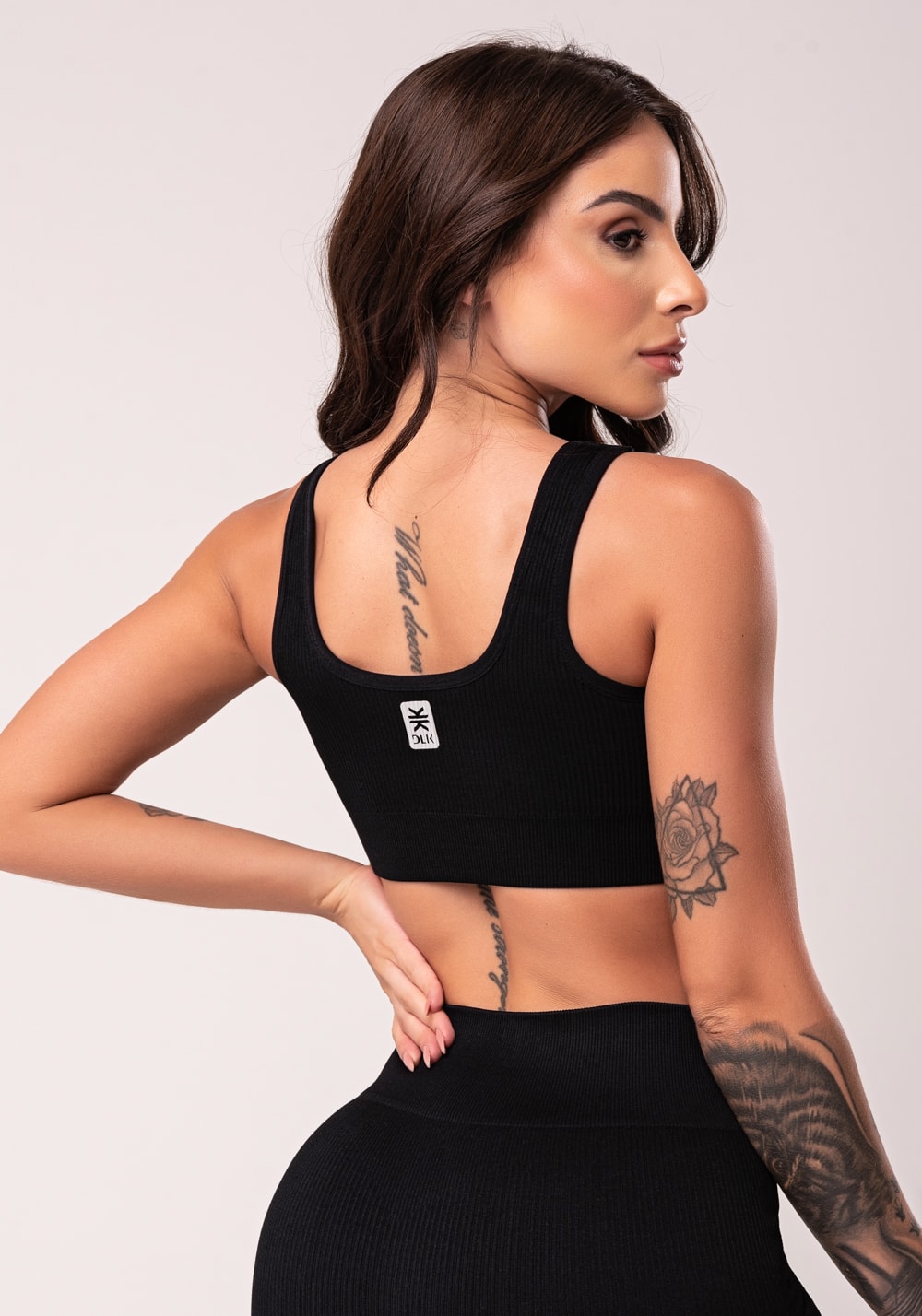 Top fitness feminino preto texturizado com bojo seamless