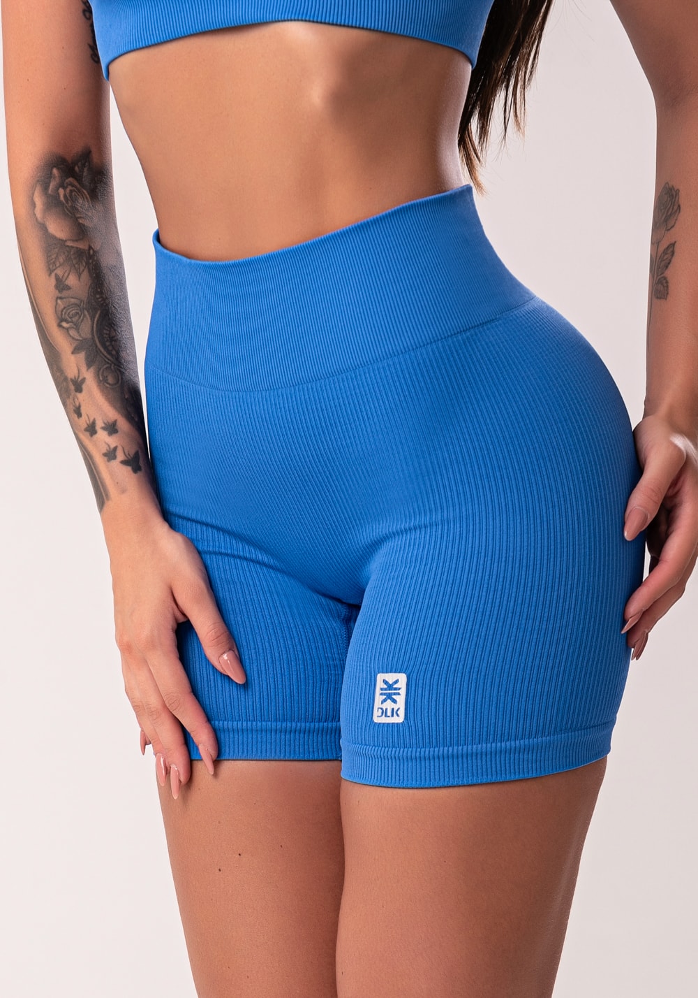 Bermuda fitness feminina azul com cós alto texturizada seamless