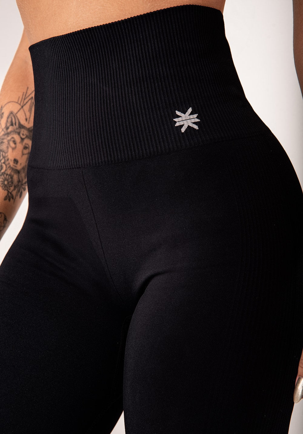 Legging fitness feminina preto com recorte canelado seamless
