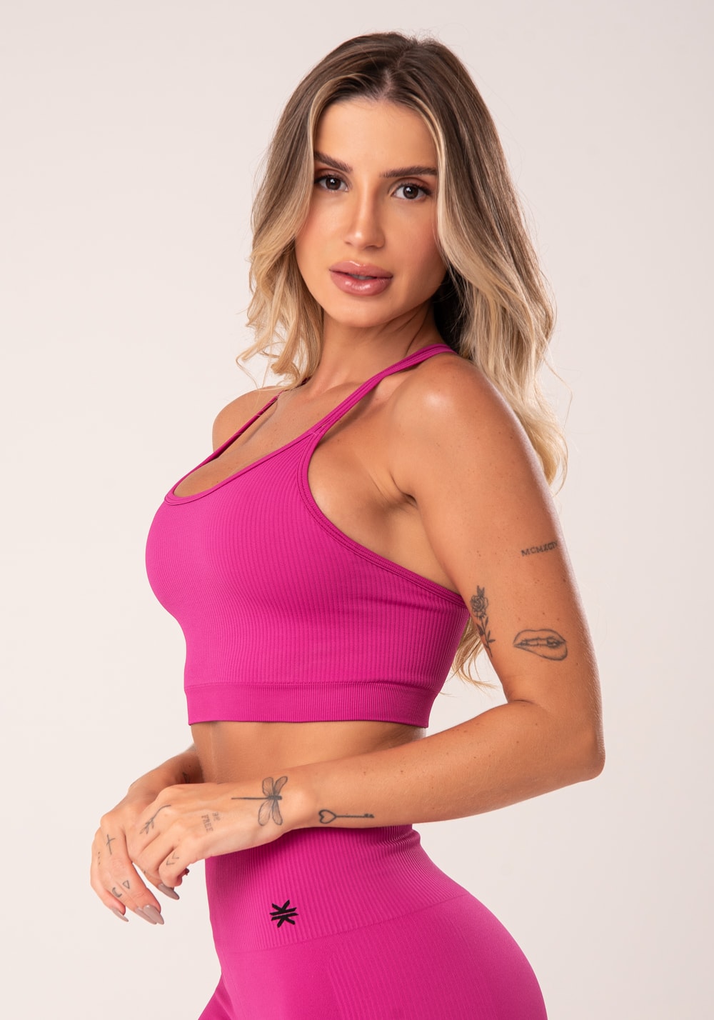 Top fitness feminino fúcsia canelado com alças duplas seamless