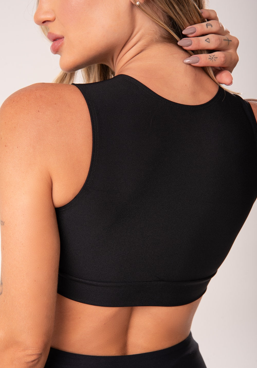Top cropped preto básico