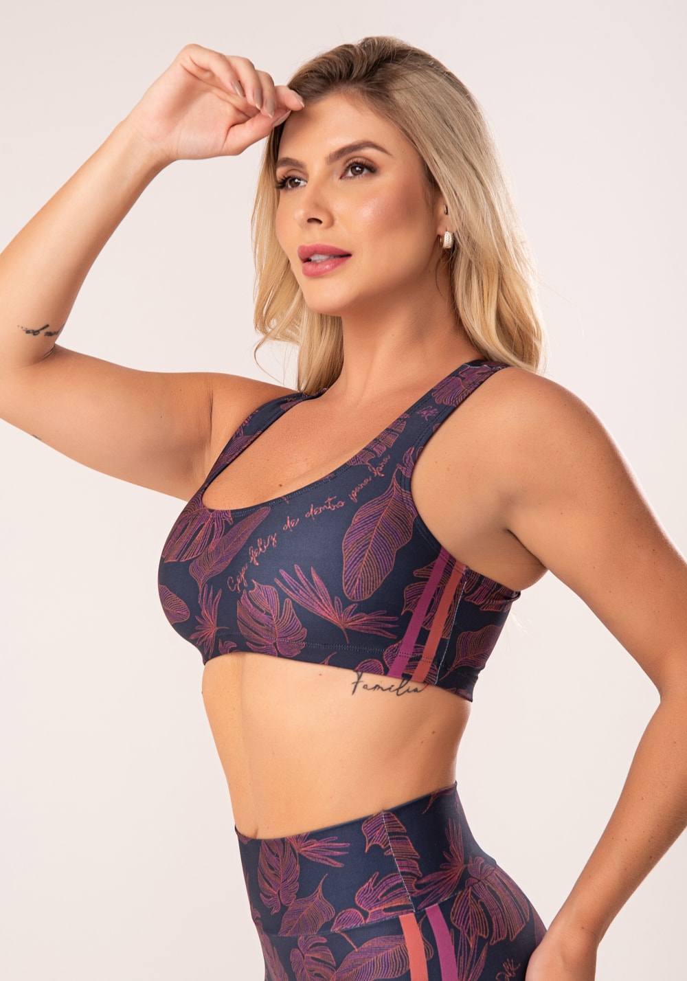 Top fitness feminino estampado folhagens bordadas printed