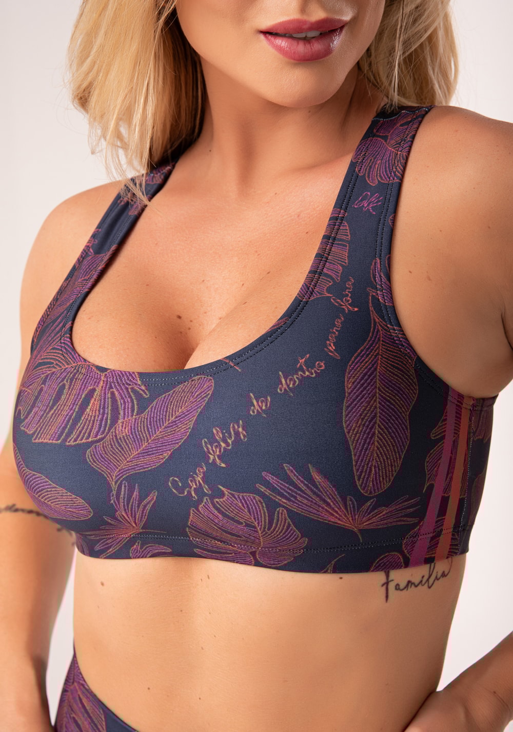Top fitness feminino estampado folhagens bordadas printed