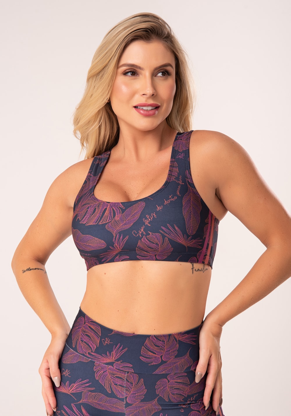 Top fitness feminino estampado folhagens bordadas printed
