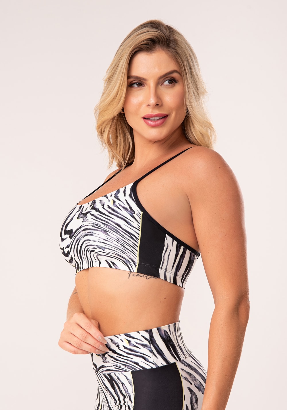 Top fitness feminino com bojo estampado animal print verde neon printed