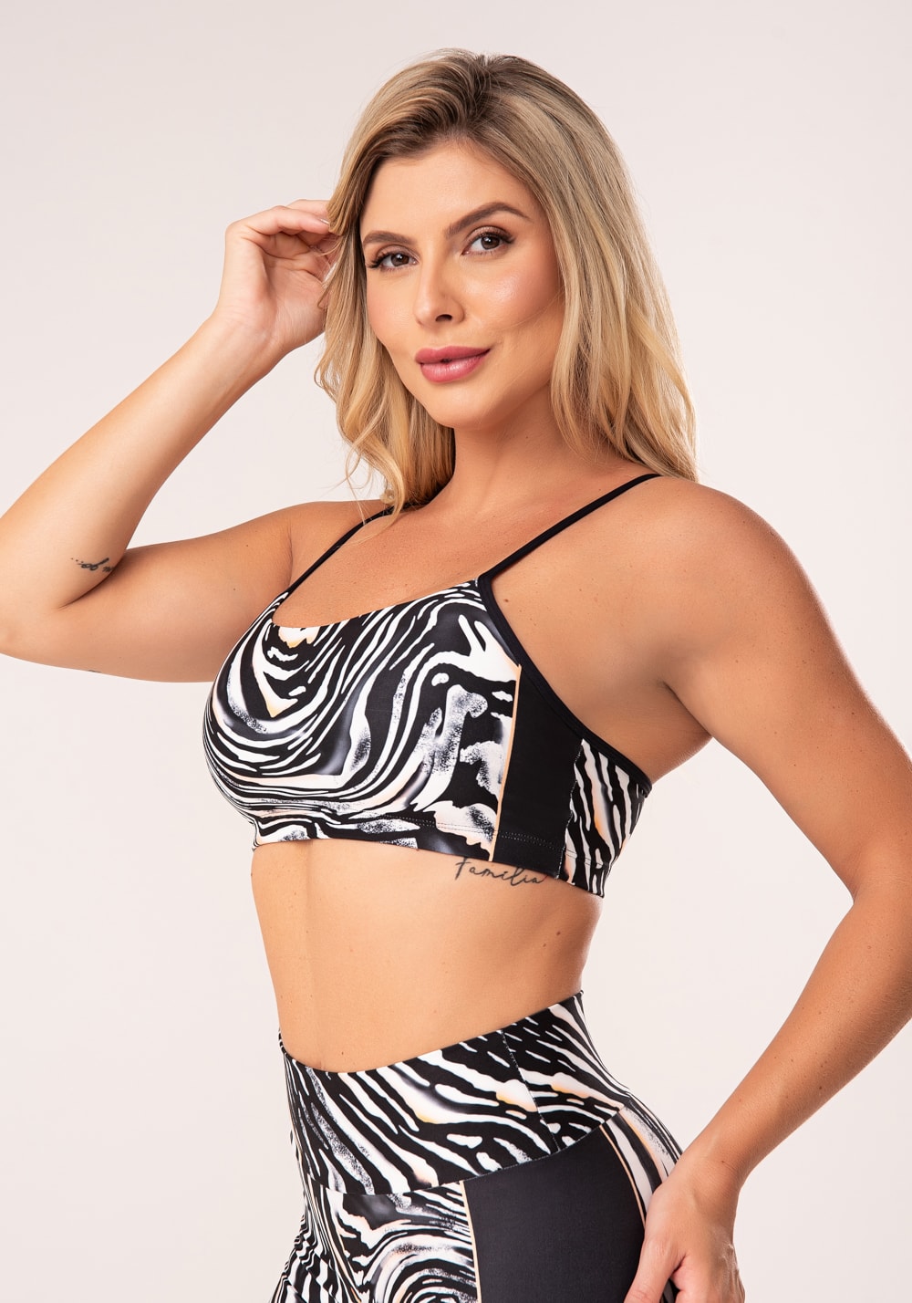 Top fitness feminino com bojo estampado animal print neon laranja printed