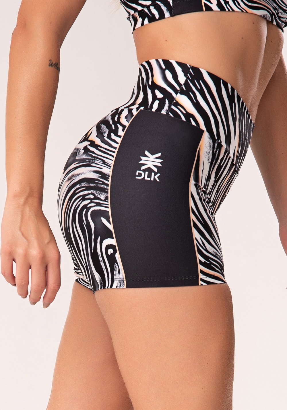 Short fitness feminino estampado animal print neon laranja printed