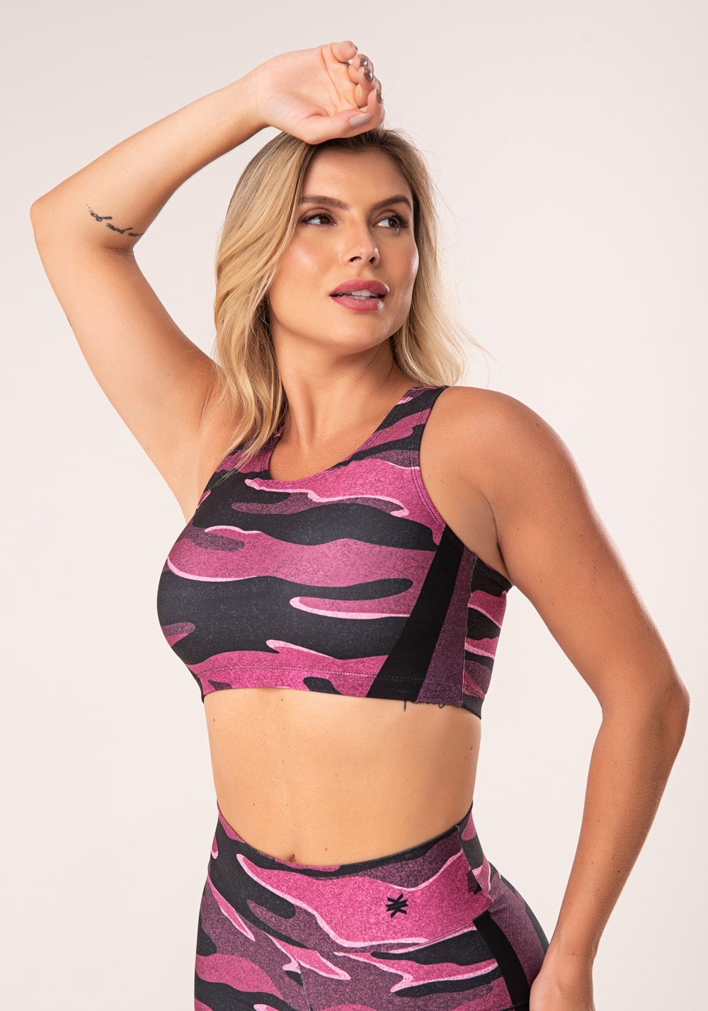 Top fitness feminino nadador estampado camuflado rosa e preto printed
