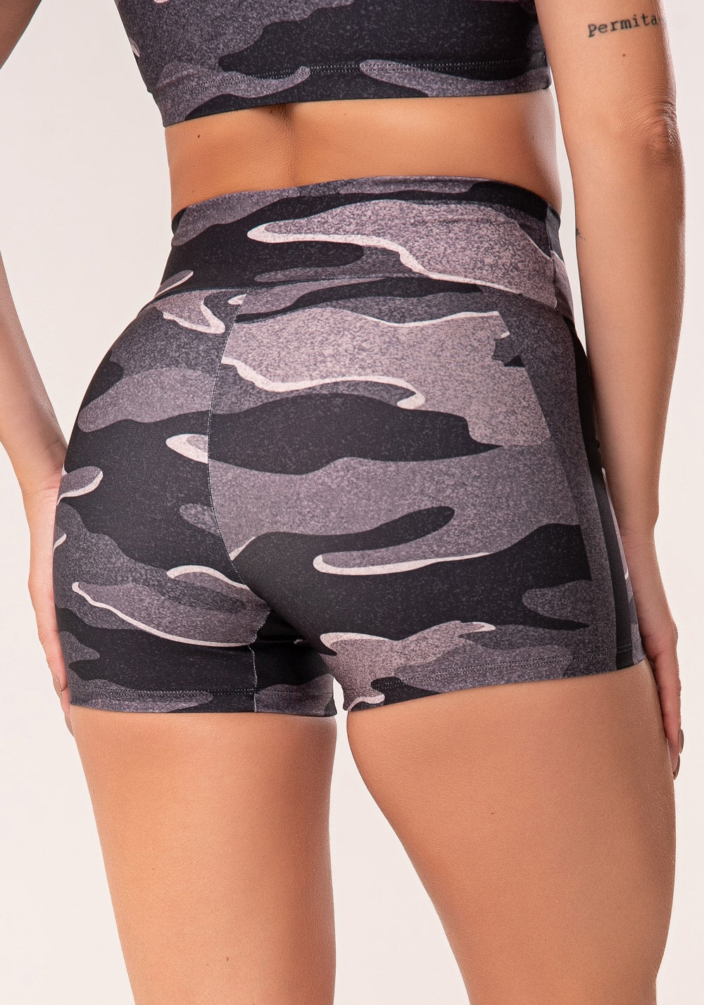 Short fitness feminino estampado camuflado nude printed