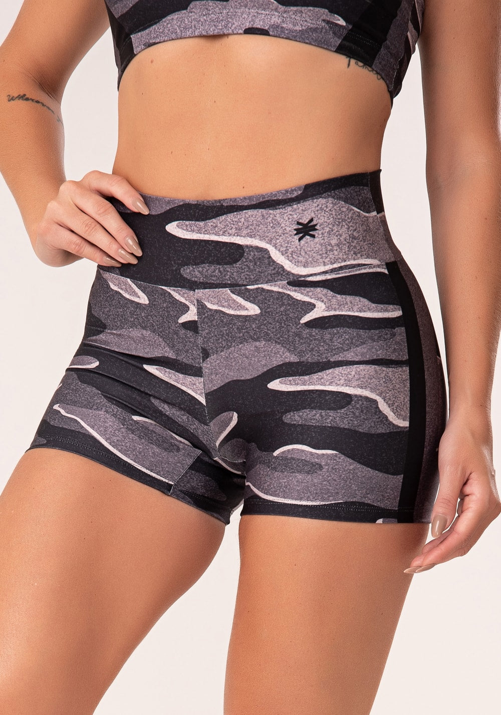 Short fitness feminino estampado camuflado nude printed