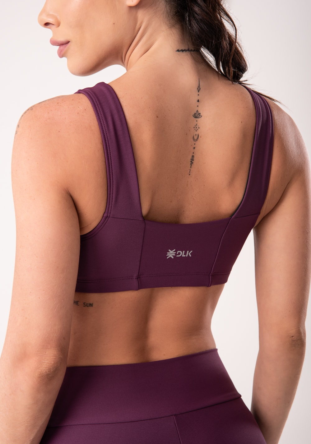 Top fitness feminino malbec com recortes e decote reto