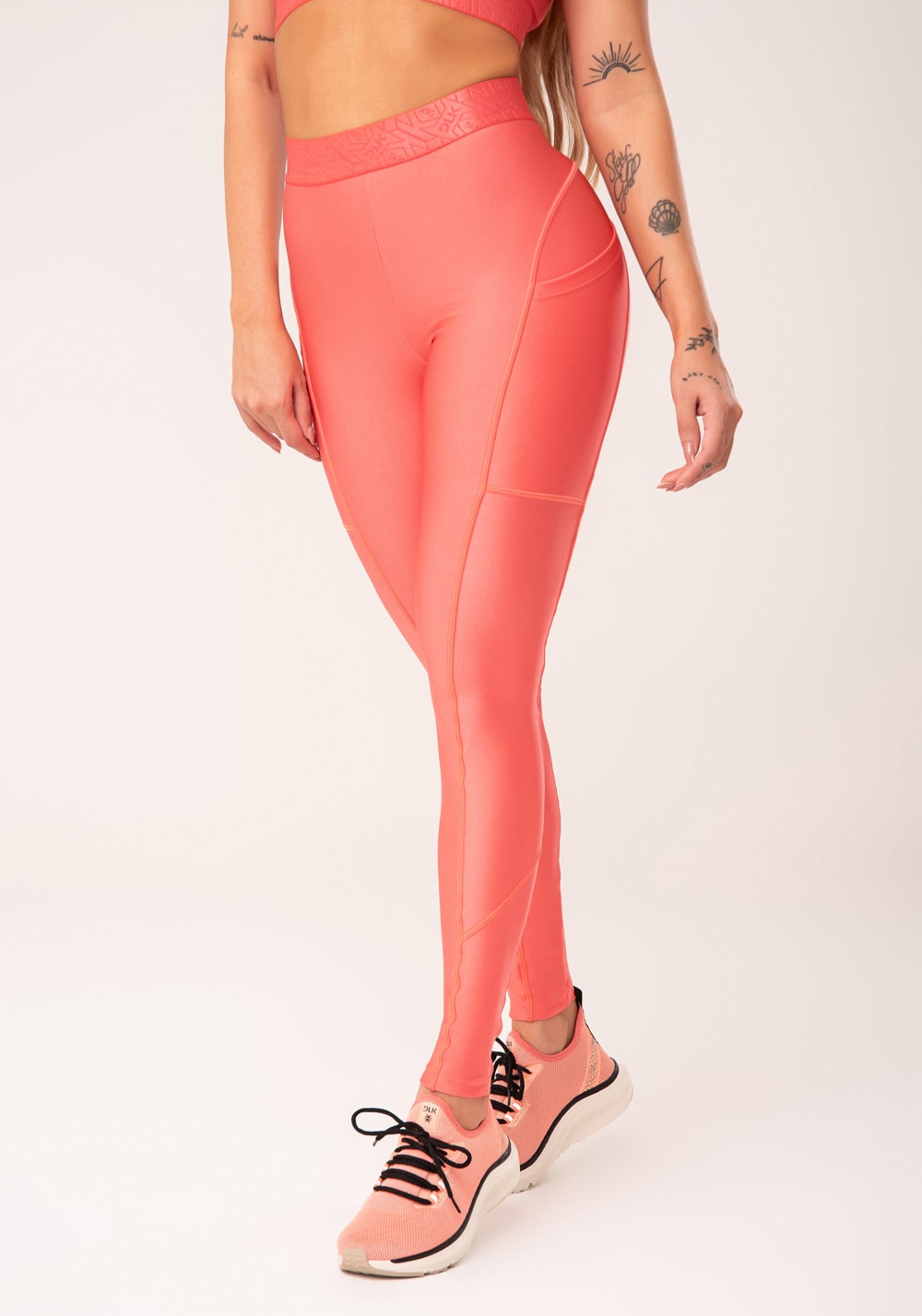 Legging fitness feminina coral com bolsos laterais e elástico flow
