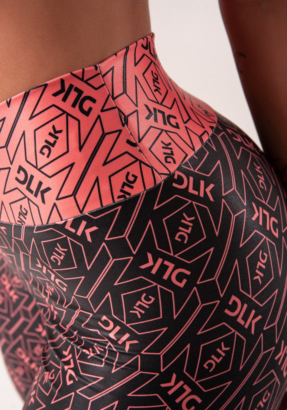 Legging fitness feminina coral e preto logomania flow