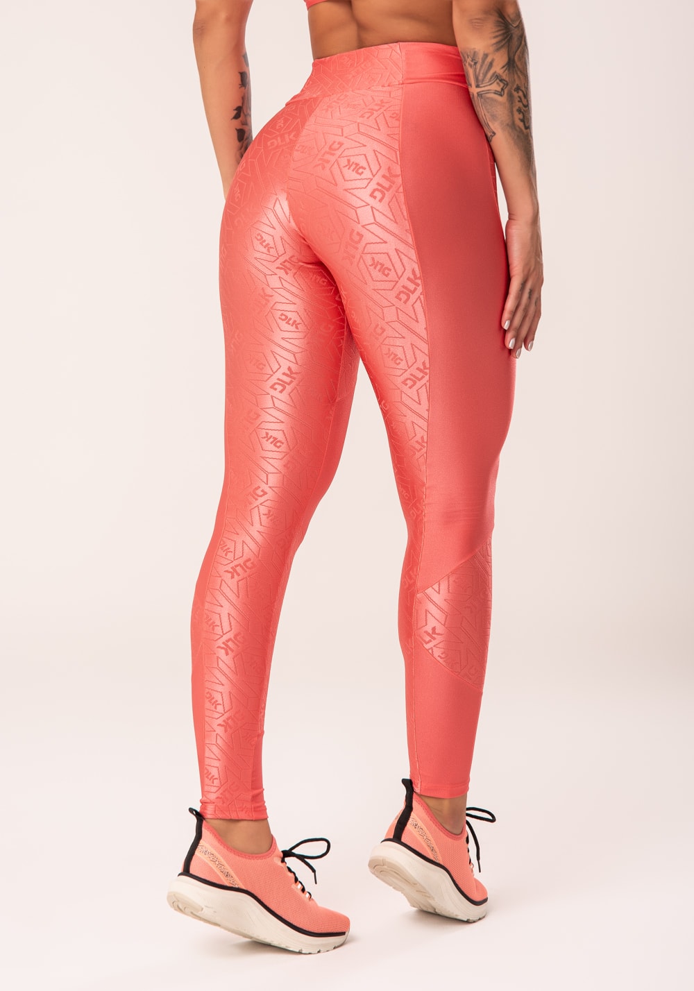 Legging fitness feminina coral com recortes e logomania flow