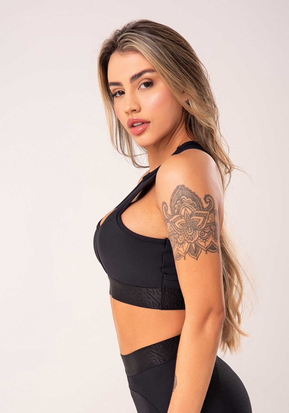 Top fitness feminino preto assimétrico com elástico flow
