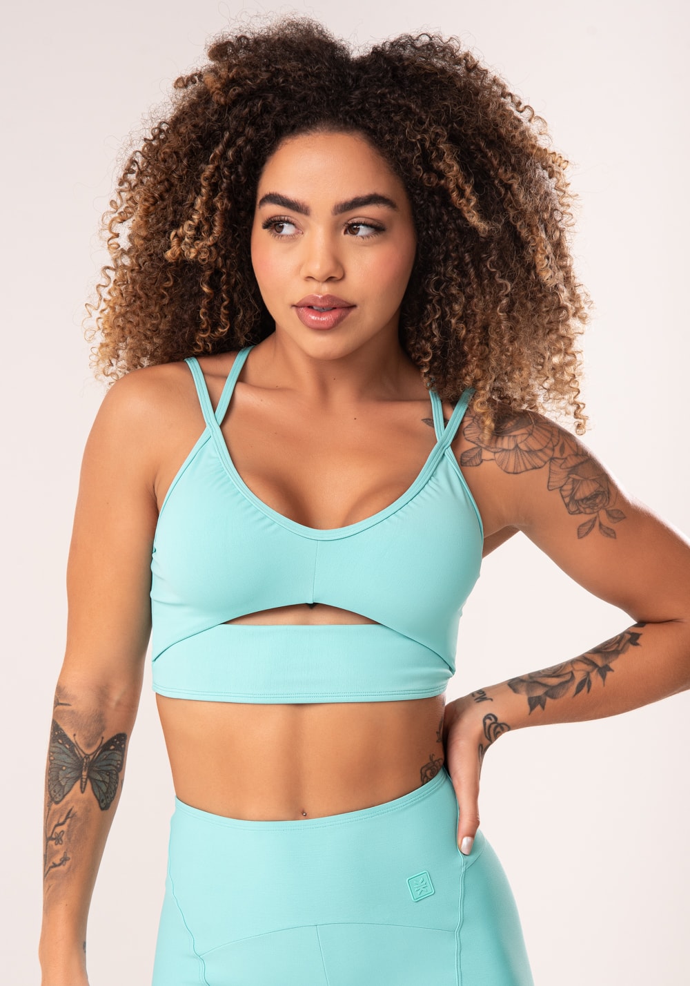 Top fitness feminino verde cut-out com decote franzido flow