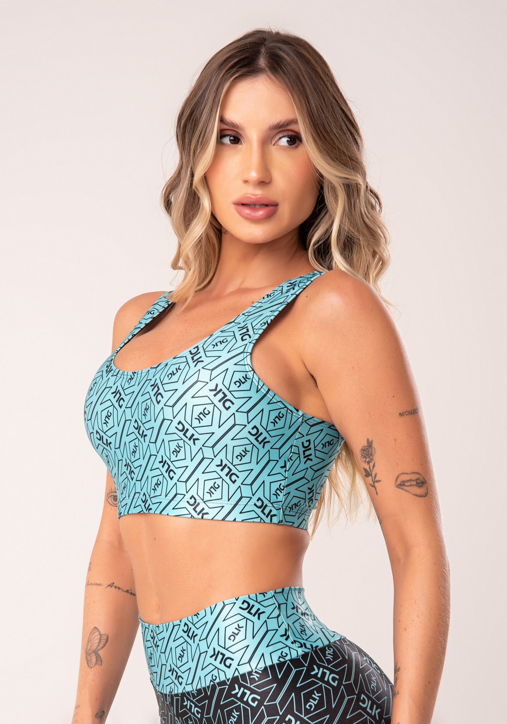 Top fitness feminino verde e preto logomania flow