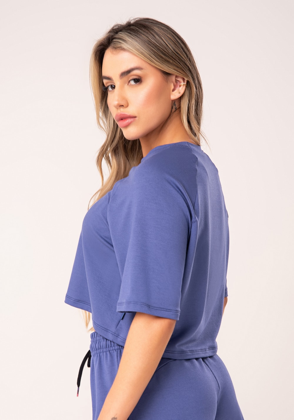 Cropped feminino azul moletinho manga curta raglan flow